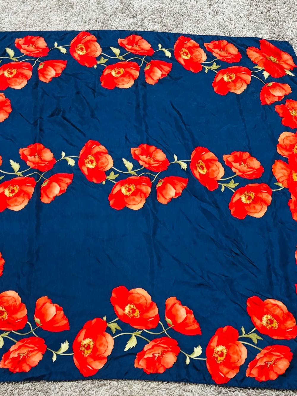 ❤️Vintage Oscar de la Renta Poppy Silk Scarf - Picture 6 of 7